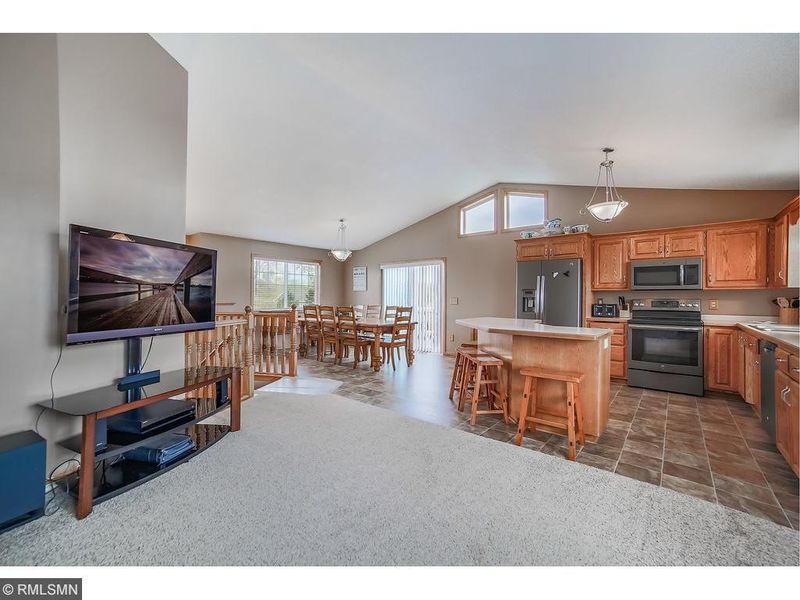 7675 385th St, North Branch, MN 55056