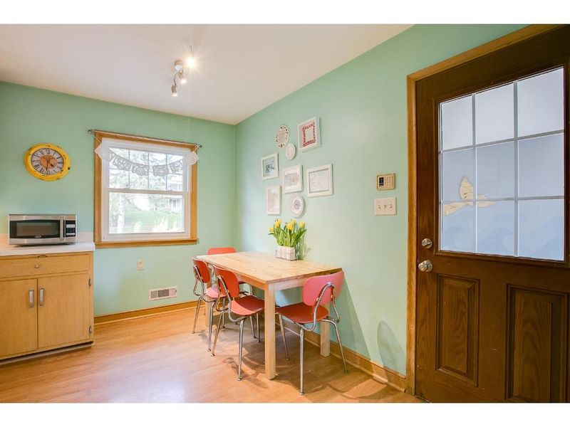 2301 Shawnee Dr, North Saint Paul, MN 55109
