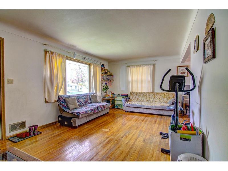 1721 California Ave E, Saint Paul, MN 55106