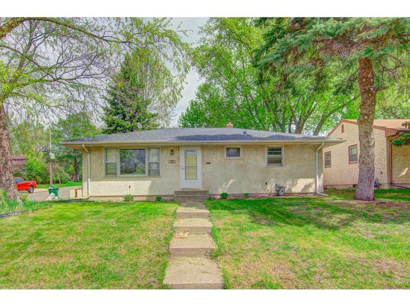 1721 California Ave E, Saint Paul, MN 55106
