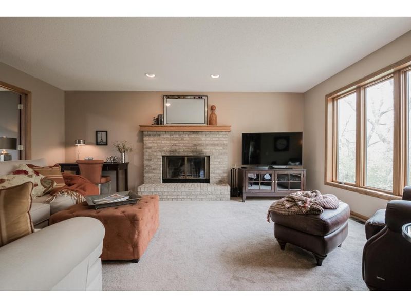 4768 White Oak Ct, Eagan, MN 55122
