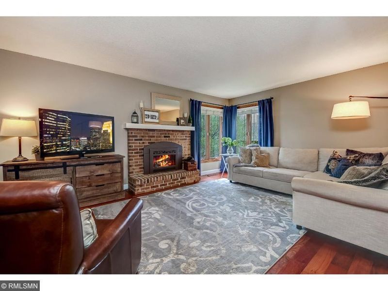 10323 Nottingham Trl, Eden Prairie, MN 55347