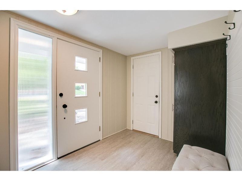 1124 Orkla Dr, Golden Valley, MN 55427