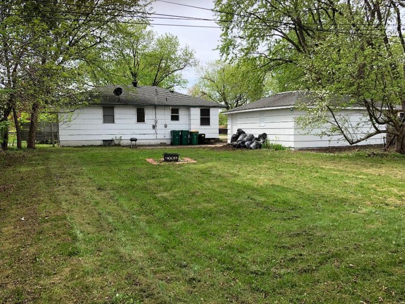 5130 Howe Ln, Brooklyn Center, MN 55429