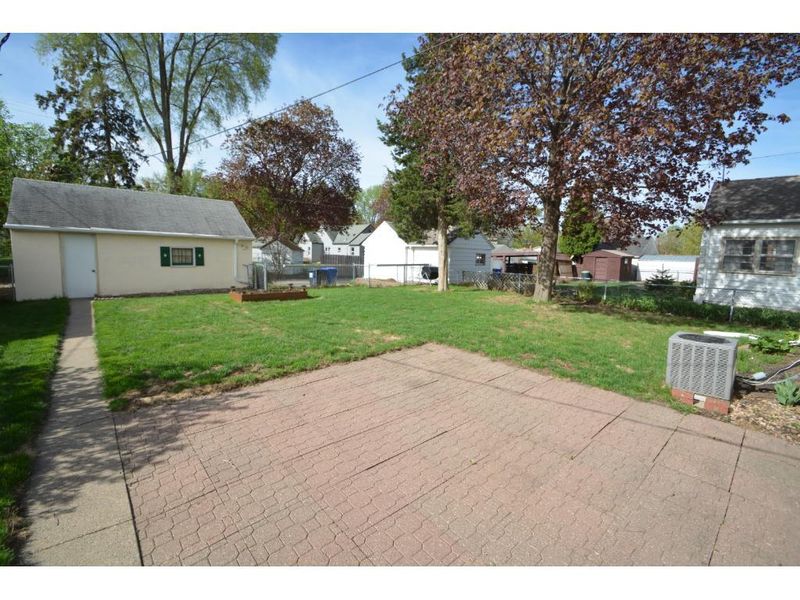 1872 Nebraska Ave E, Saint Paul, MN 55119