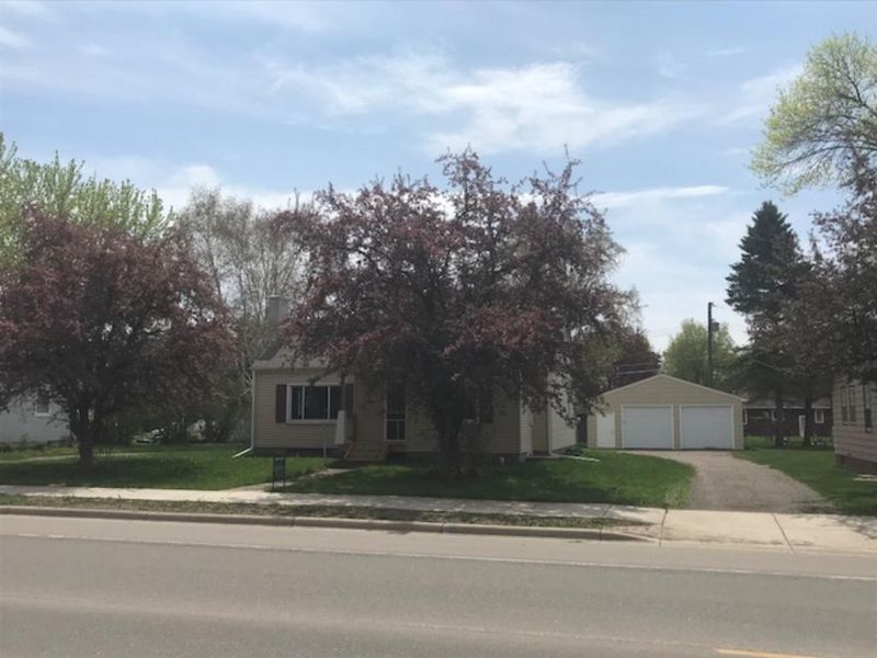 530 W 4th St, Rush City, MN 55069