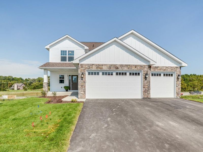 8991 River Rock Dr N, Chanhassen, MN 55317