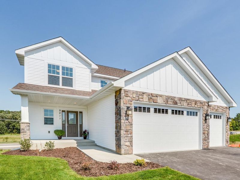 8991 River Rock Dr N, Chanhassen, MN 55317