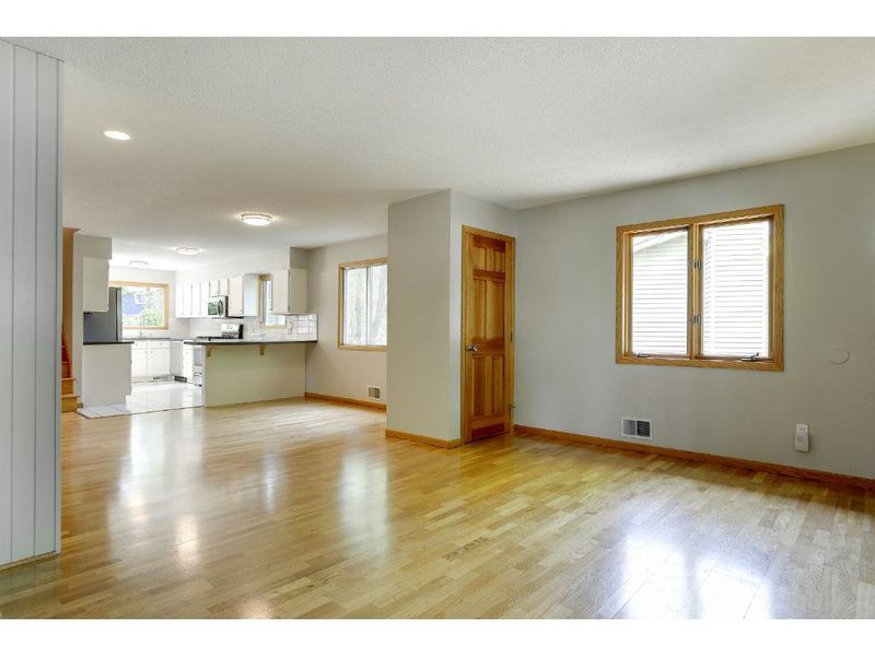 3086 Alexander Ln, Mound, MN 55364