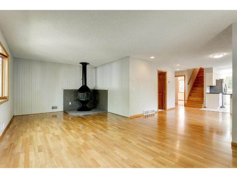 3086 Alexander Ln, Mound, MN 55364