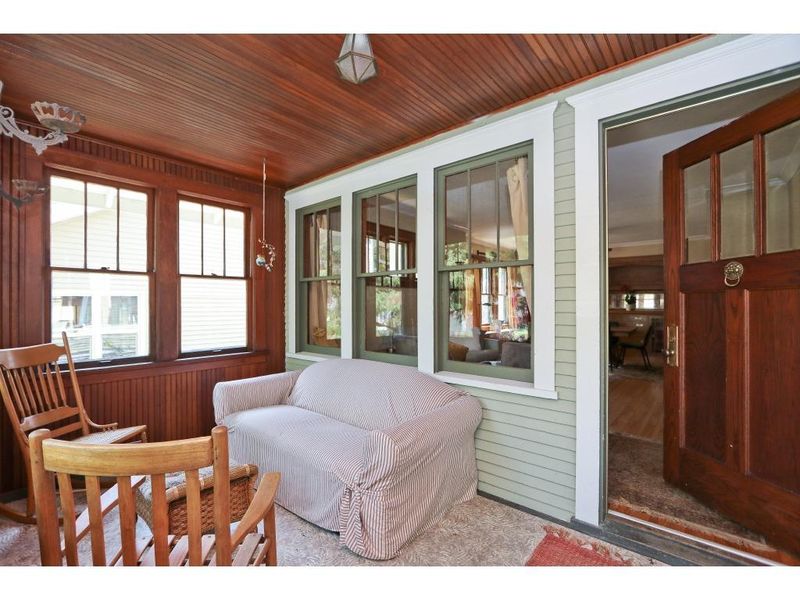 1092 Hawthorne Ave E, Saint Paul, MN 55106