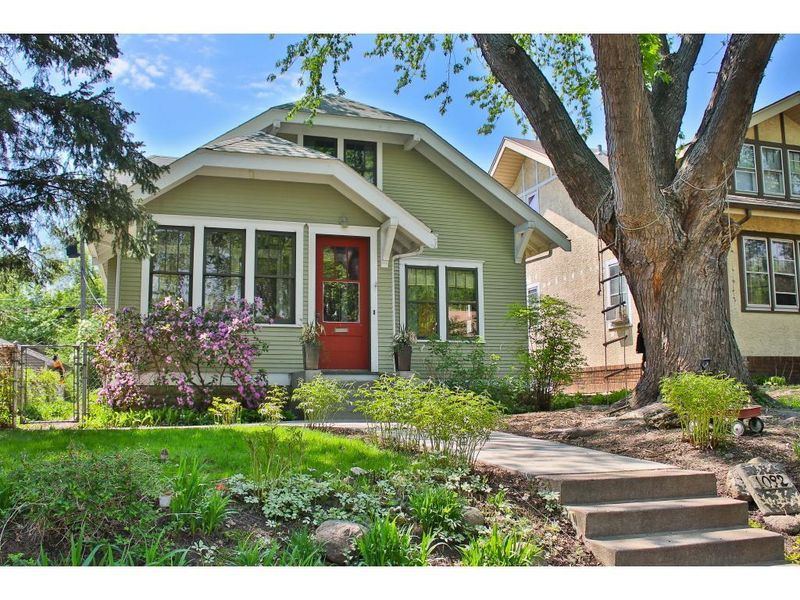 1092 Hawthorne Ave E, Saint Paul, MN 55106