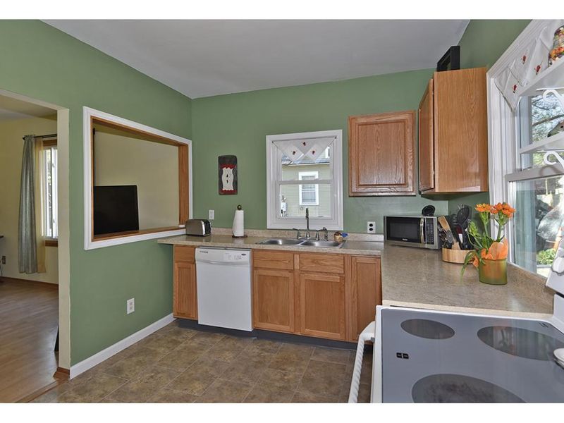 505 3rd St NE, Waseca, MN 56093