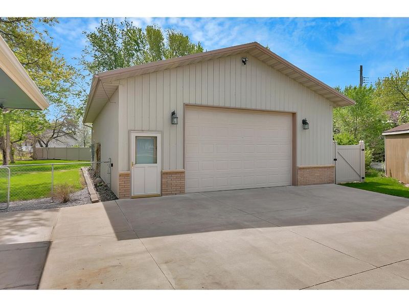 830 Cummings Ln, Saint Cloud, MN 56301