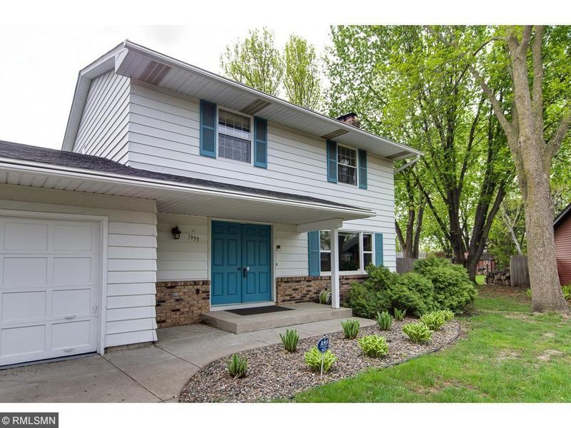 1999 Warbler Ln, Saint Paul, MN 55119