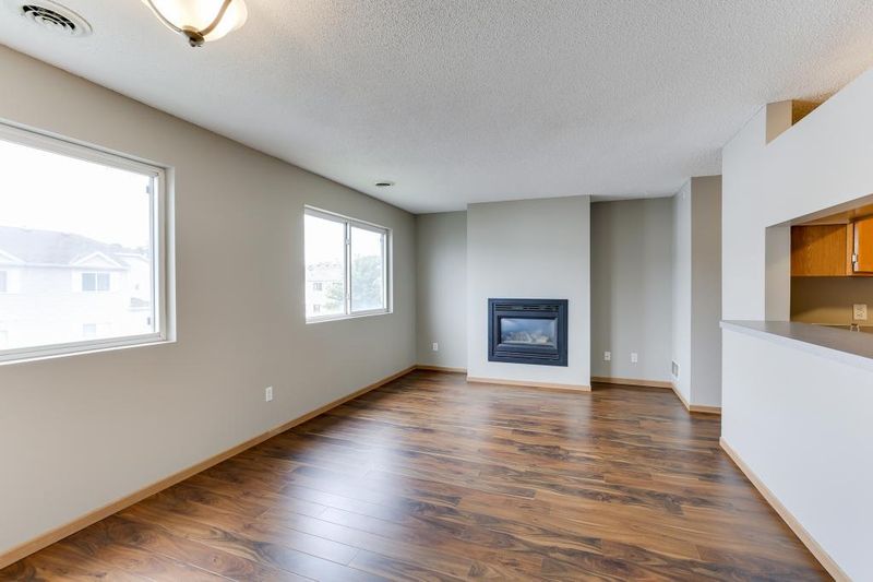 9105 Klondike Ct, Eden Prairie, MN 55347