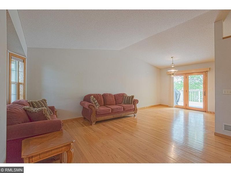 25872 11th St W, Zimmerman, MN 55398