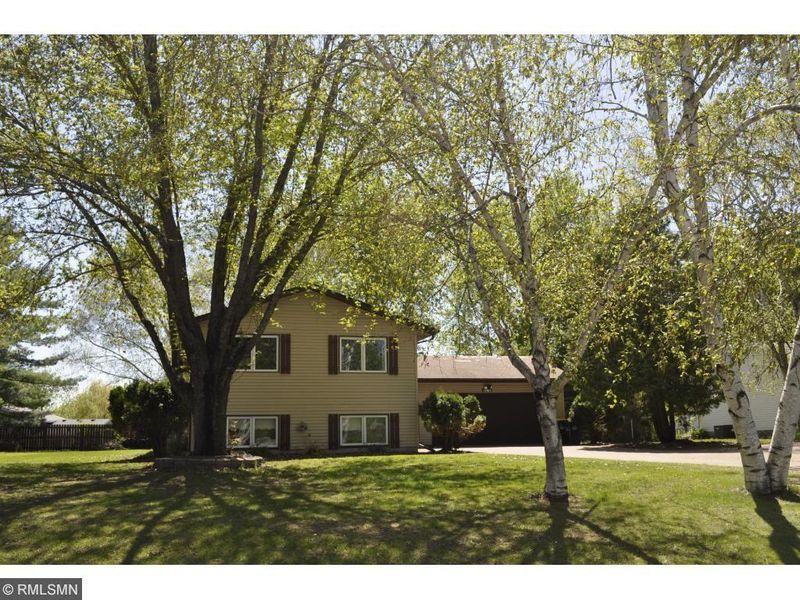 13365 Akerson Ct, Lindstrom, MN 55045