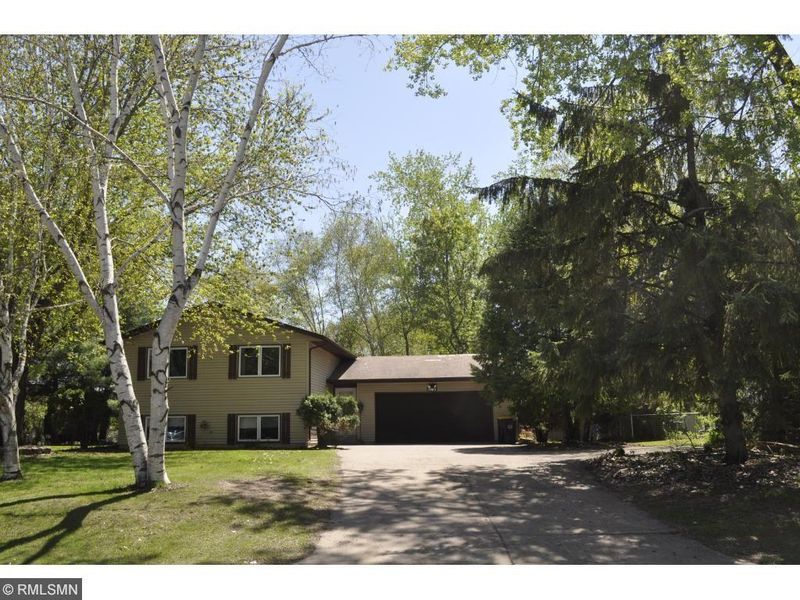 13365 Akerson Ct, Lindstrom, MN 55045
