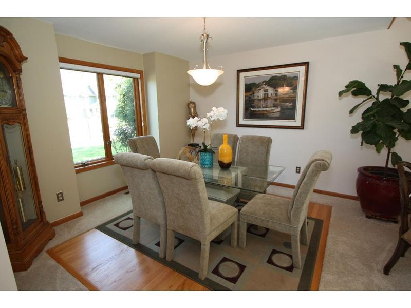 7216 Paulsen Dr, Eden Prairie, MN 55346