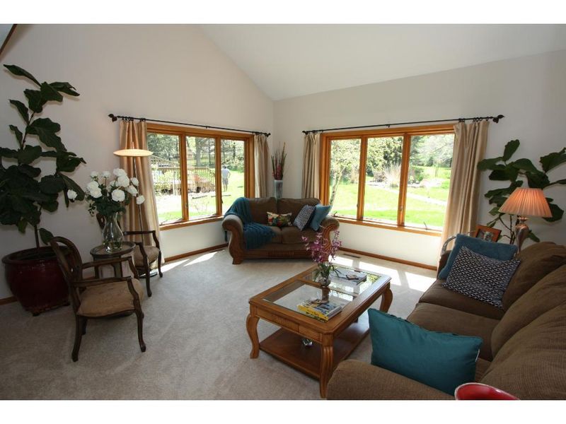 7216 Paulsen Dr, Eden Prairie, MN 55346