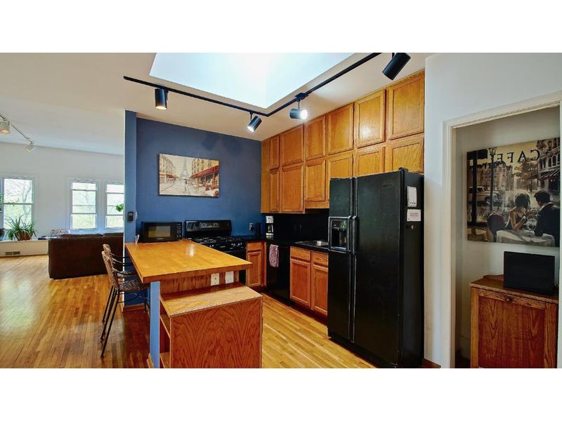 31 Island Ave W, Minneapolis, MN 55401