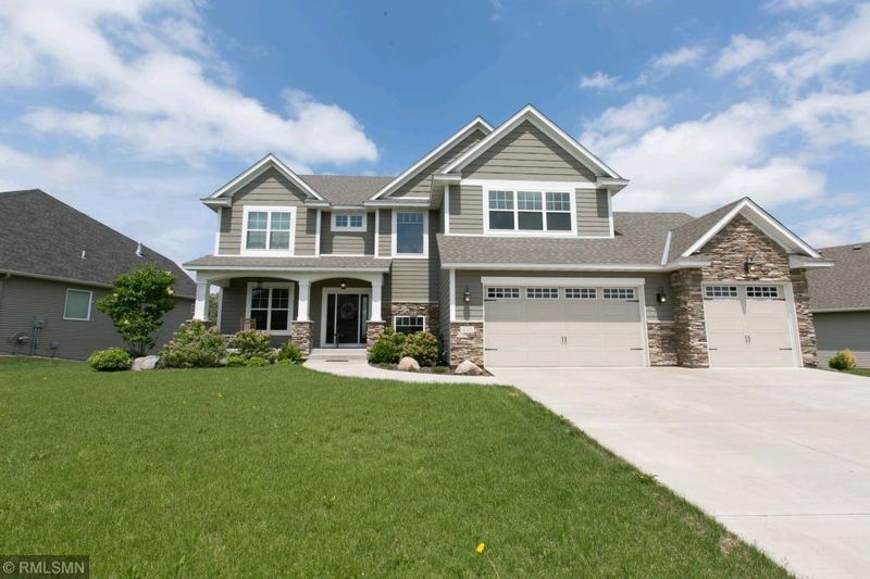 435 Riverside Cir, Anoka, MN 55303