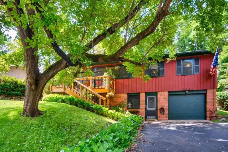 2005 Sycamore Ln, Mound, MN 55364