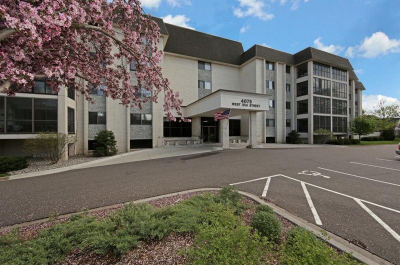 4075 W 51st St #407, Edina, MN 55424