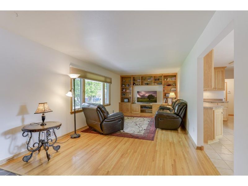 260 Rice Creek Ter NE, Fridley, MN 55432