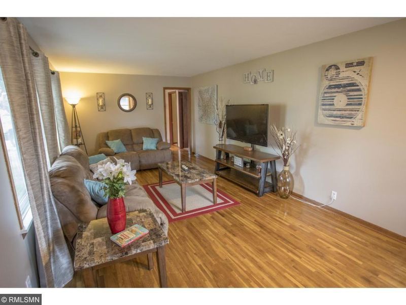 8477 Grospoint Ave S, Cottage Grove, MN 55016