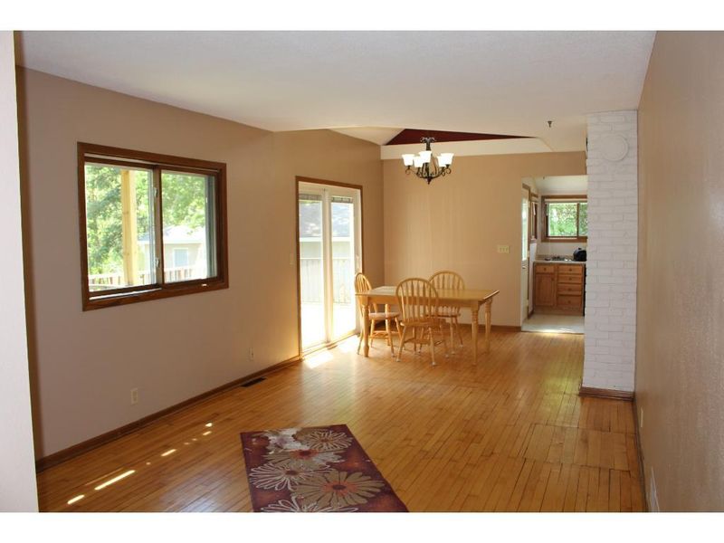 285 Warner Ave N, White Bear Lake, MN 55115