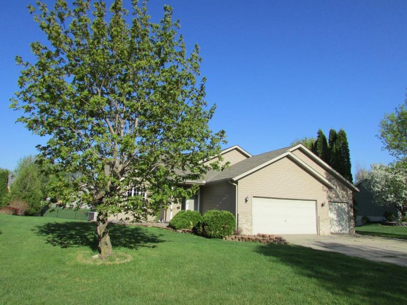 609 Jamie Cir SW, Saint Michael, MN 55376