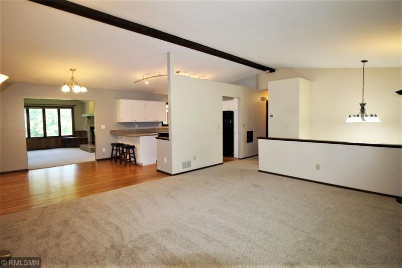 6079 Hillsboro Ave N, New Hope, MN 55428
