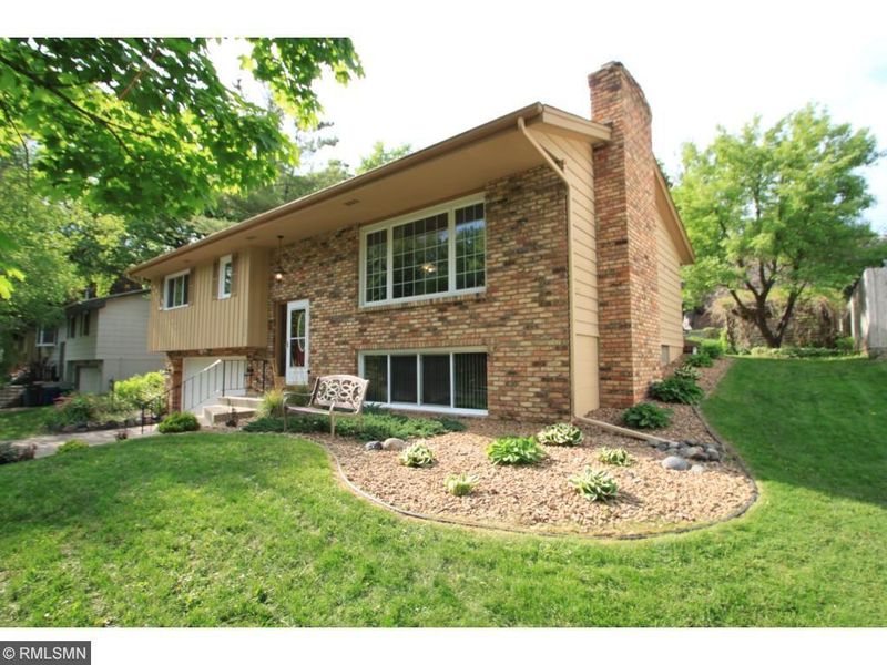 2080 3rd St NW, New Brighton, MN 55112
