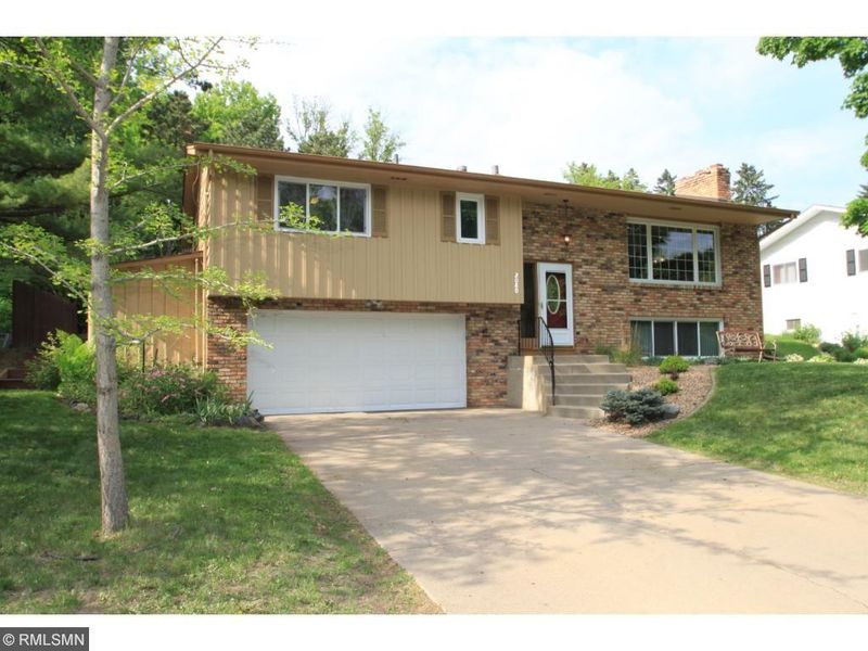 2080 3rd St NW, New Brighton, MN 55112