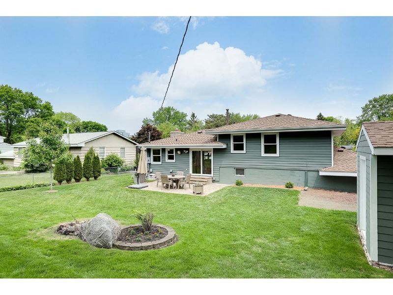 3201 W 85th St, Bloomington, MN 55431