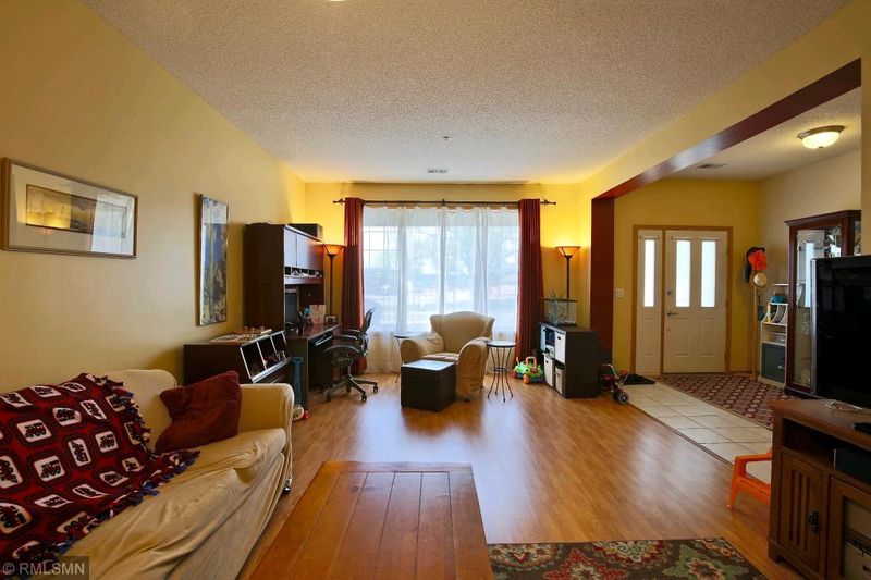 8206 Golden Valley Rd, Golden Valley, MN 55427
