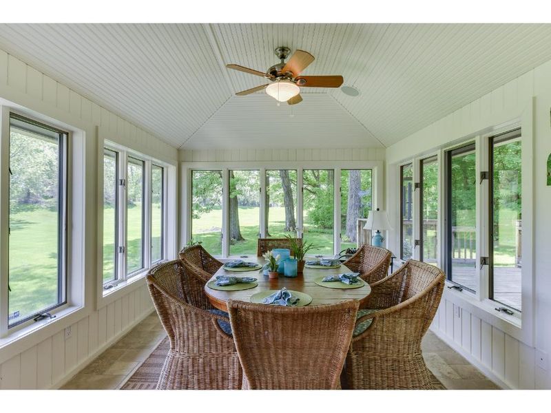 140 Spur Cir, Wayzata, MN 55391
