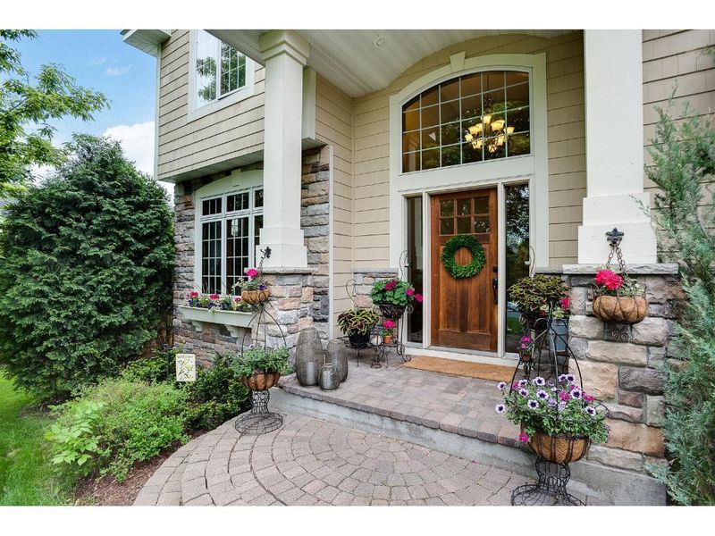 1425 Knob Hill Ln, Excelsior, MN 55331
