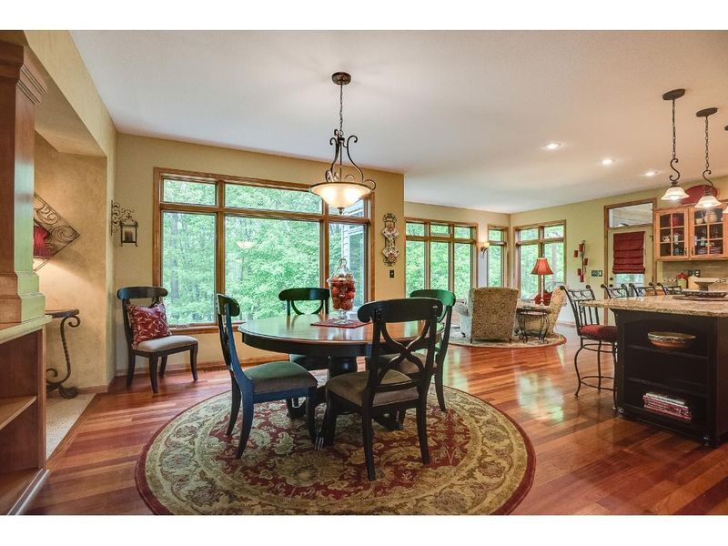 1425 Knob Hill Ln, Excelsior, MN 55331