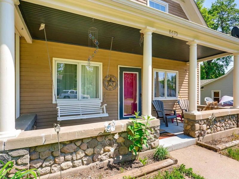 8670 Kennedy Memorial Dr, Saint Bonifacius, MN 55375