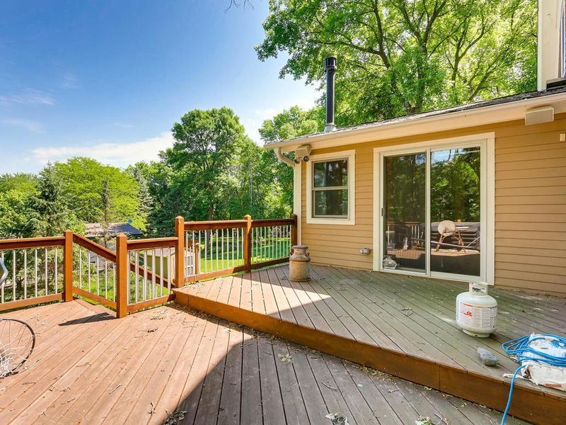8670 Kennedy Memorial Dr, Saint Bonifacius, MN 55375