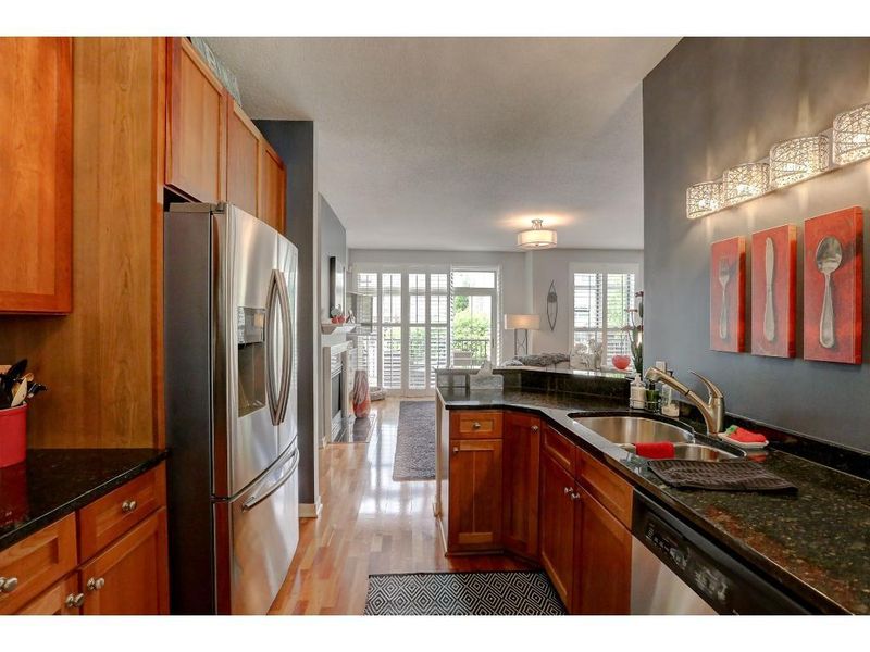 221 1st Ave NE #42, Minneapolis, MN 55413
