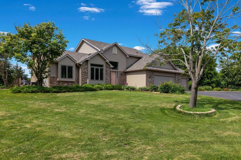 9543 57th St N, Lake Elmo, MN 55042