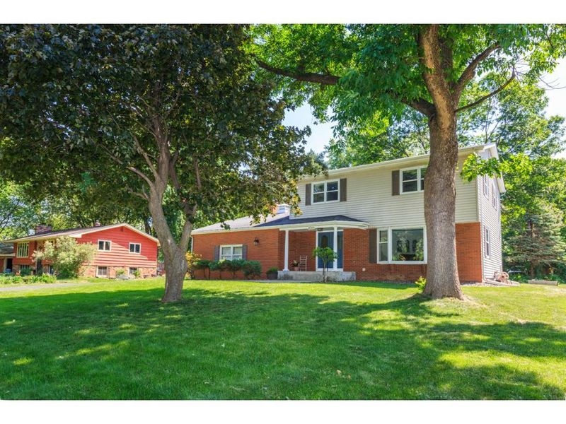 4000 Birch Knoll Dr, White Bear Lake, MN 55110