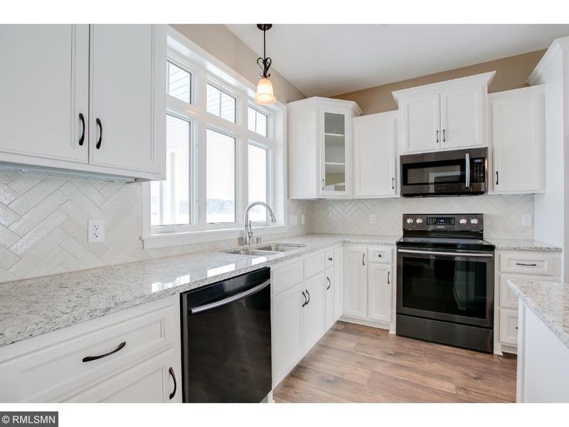 25383 Heims Lake Cir, Wyoming, MN 55092