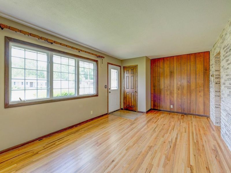 641 109th Ave NE, Blaine, MN 55434