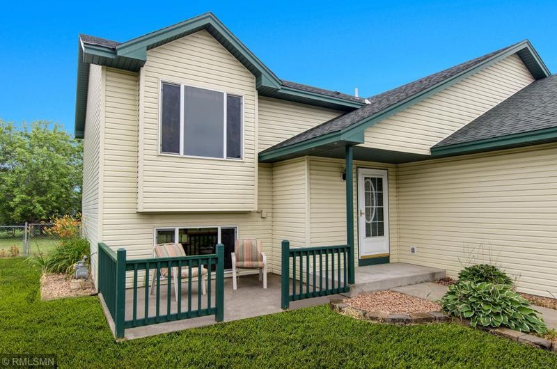 825 18th Ave SE, Cambridge, MN 55008