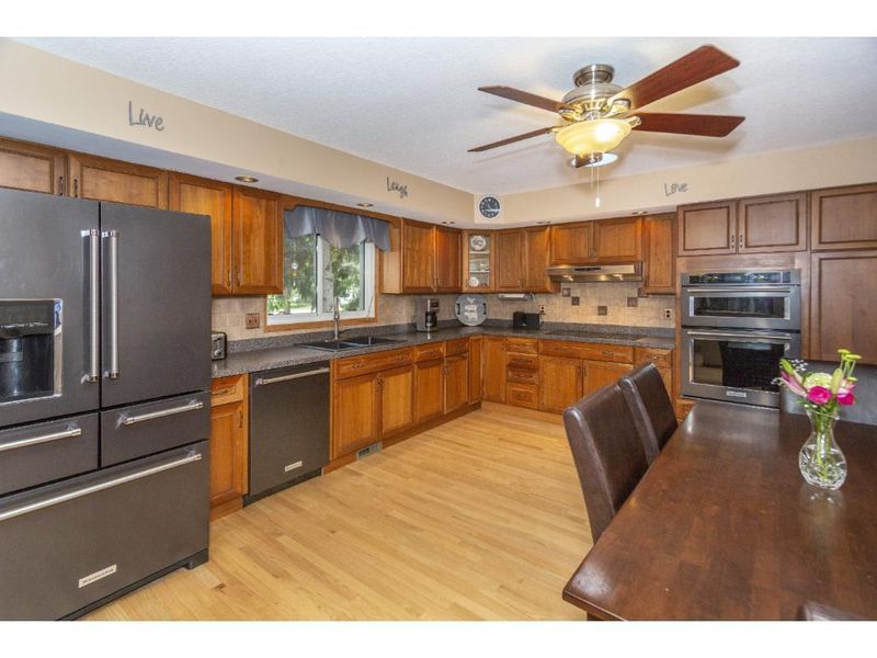 1286 Kenilworth Ct, Woodbury, MN 55125